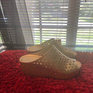 cozy casual slides size 8 1/2